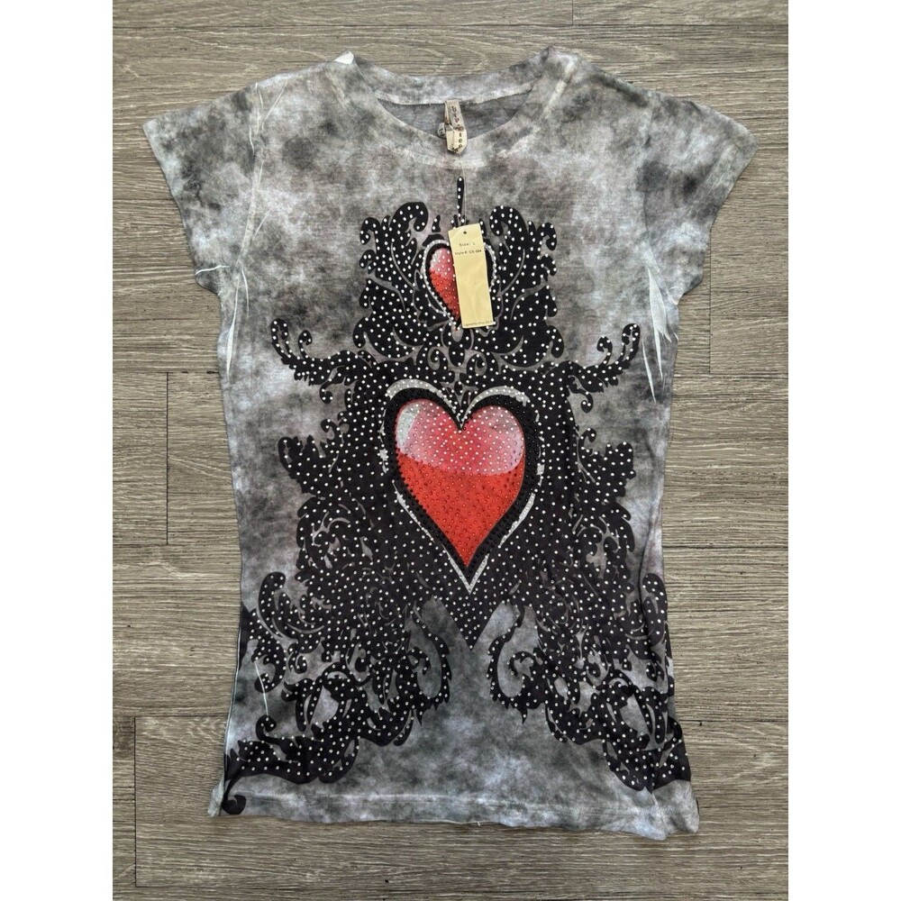 BIP Junior's Graphic Tee with Red Heart and Stud Embellishments Size Large NWT